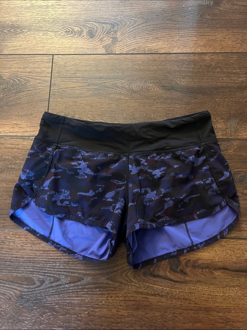 Lululemon Camo Women’s Speed Up shorts